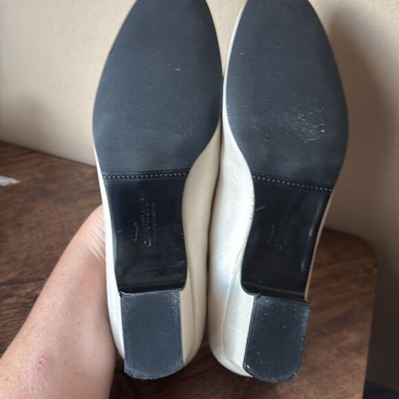 Trotters Elegant Cream heels size 7.5 N - Picture 9 of 11